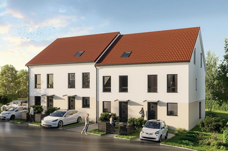 Zwei moderne, weiße Doppelhaushälften mit roten Dächern und geparkten Autos davor